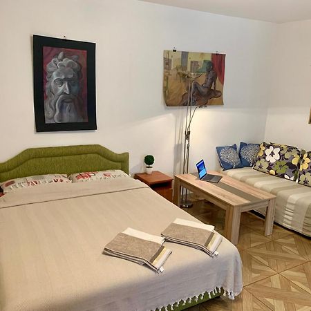 Axenia Hotel Utjeha Ngoại thất bức ảnh