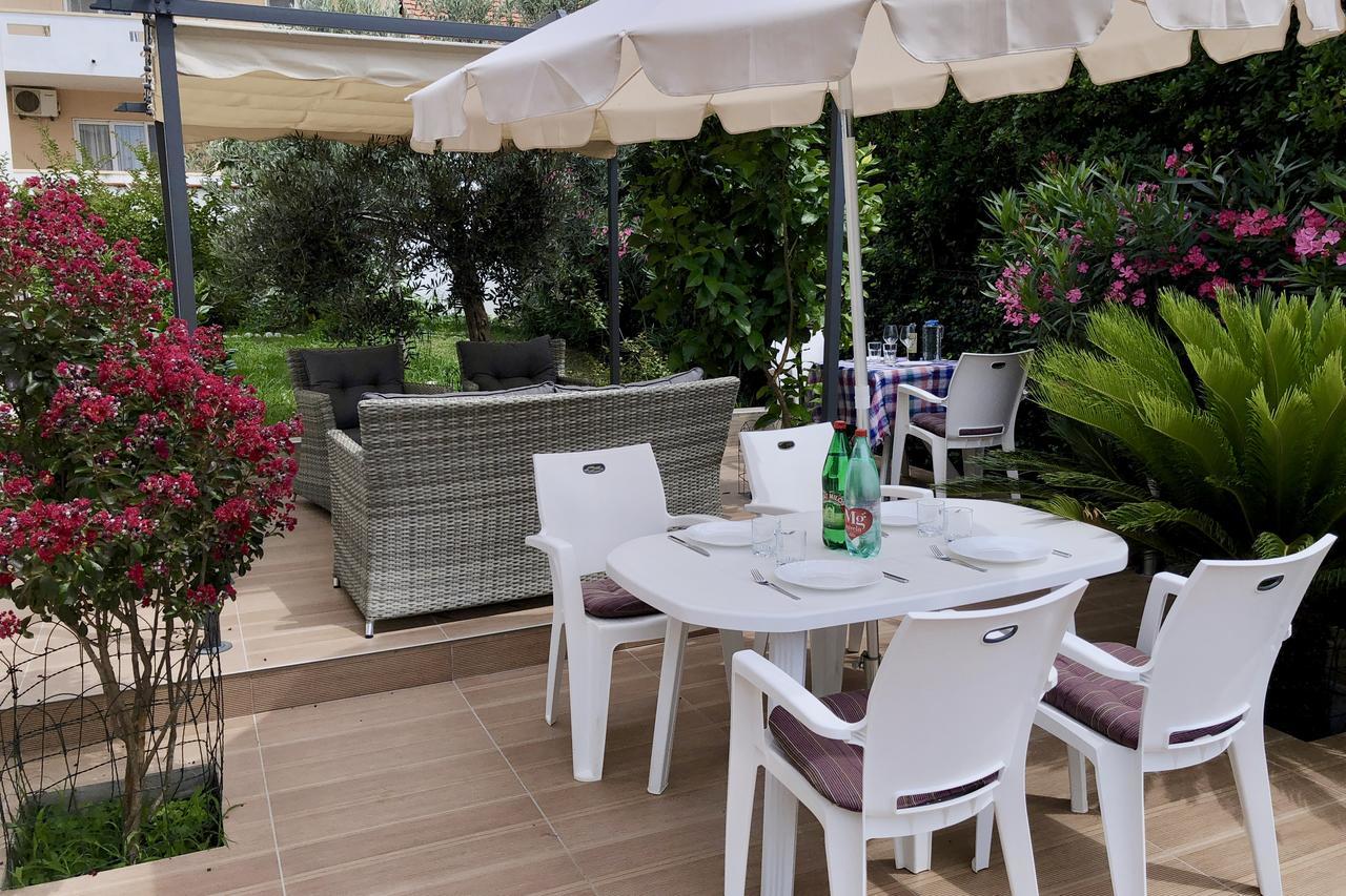 Axenia Hotel Utjeha Ngoại thất bức ảnh