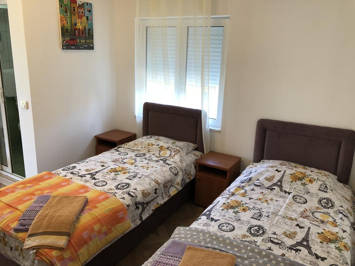 Axenia Hotel Utjeha Ngoại thất bức ảnh