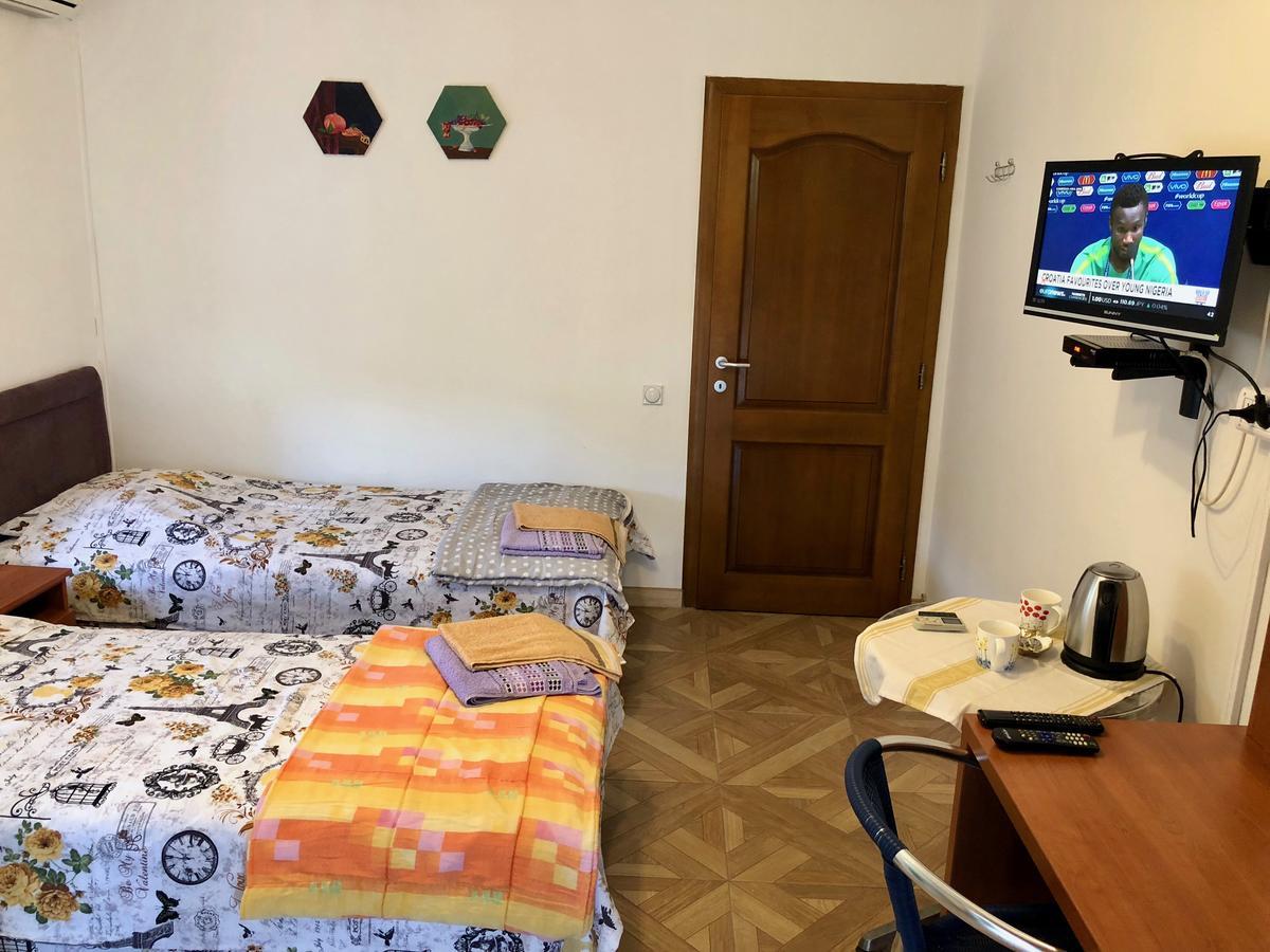 Axenia Hotel Utjeha Ngoại thất bức ảnh